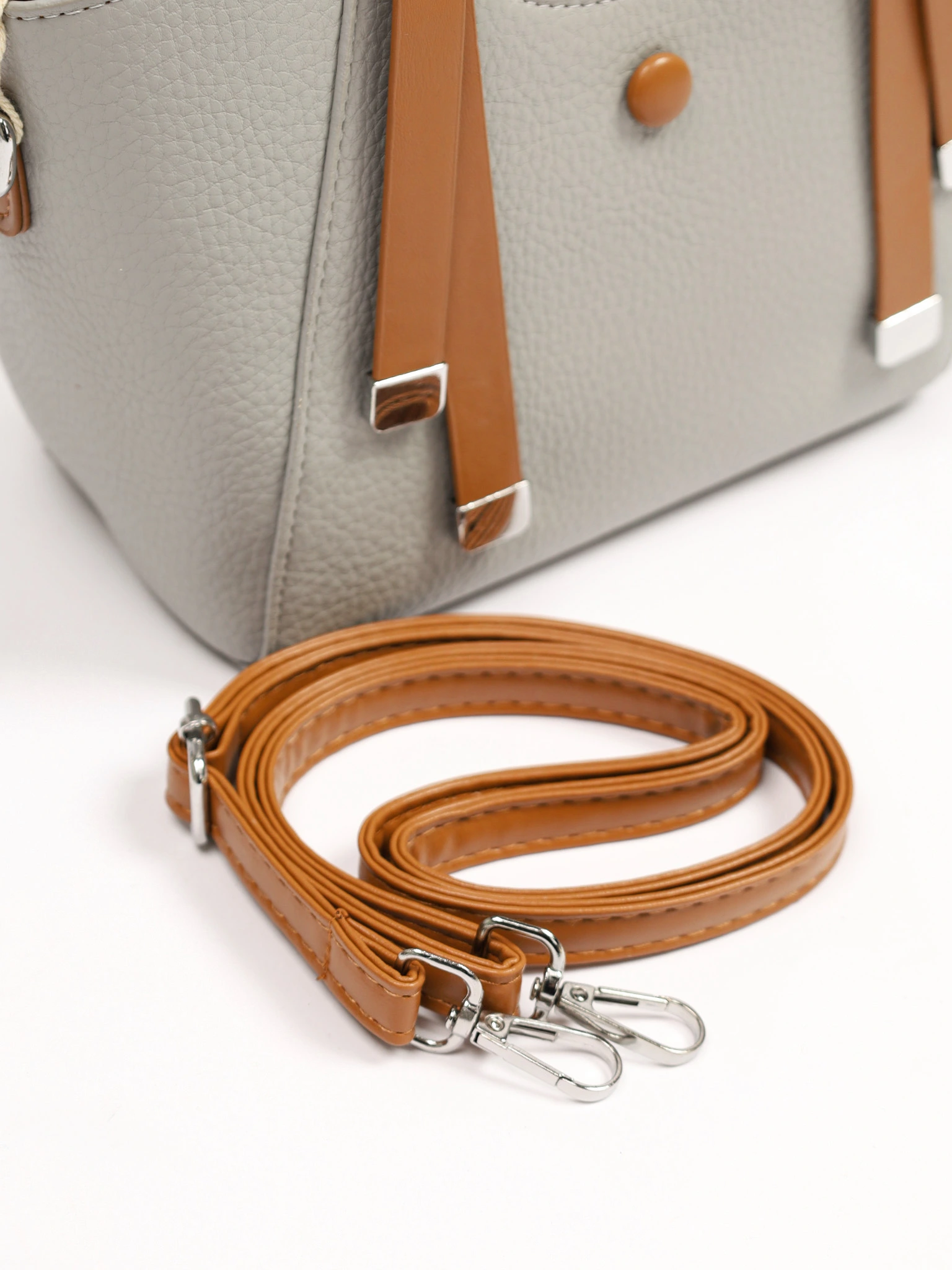 Сумка-тоут маленькая с декоративными ремешками в ассортименте